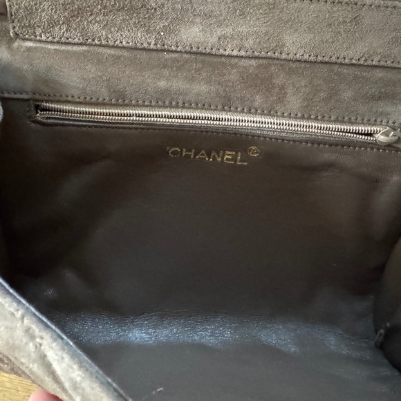 Authentic Chanel Crossbody Beige Suede Handbag, Vintage - Picture 4 of 11